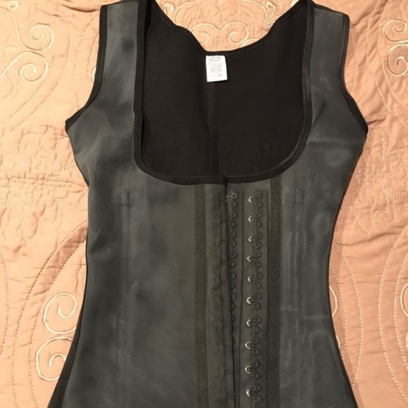 Never used waist trainer - Picture 2 of 4